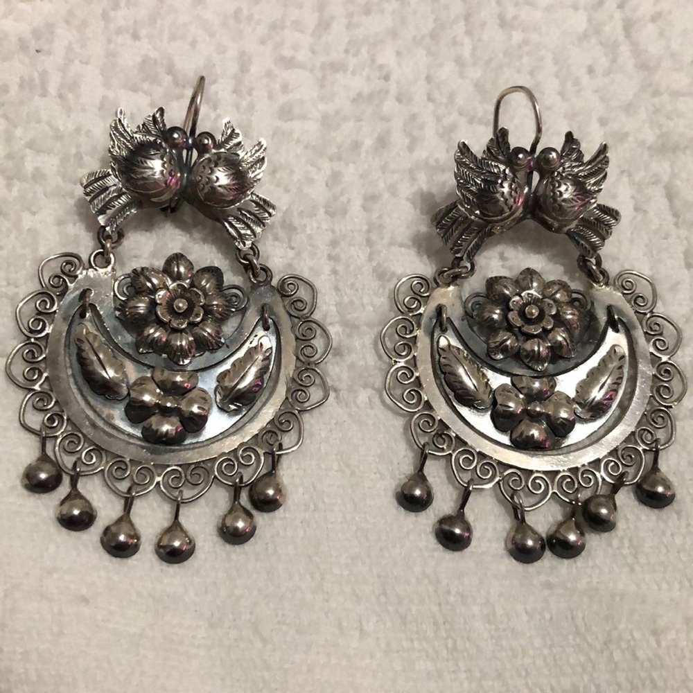 Lovely earrings 🐥🌸